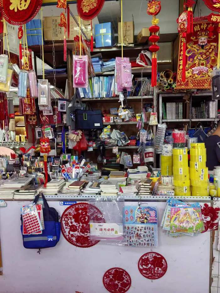 晨行文化用品店急兑 一次理性与情怀的交汇